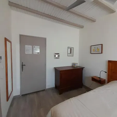 Oda ve Kahvaltı La Pause Sous Le Pin D'hotes