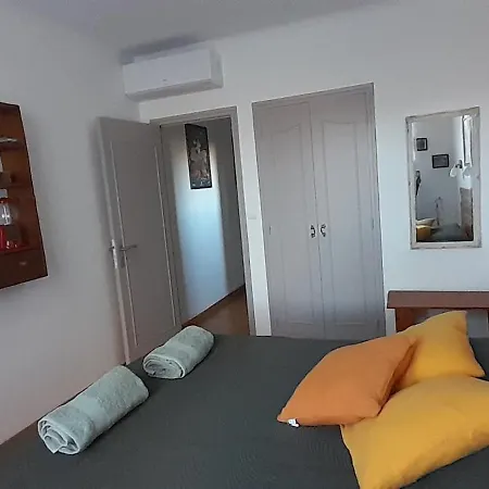 La Pause Sous Le Pin D'hotes Bed & Breakfast