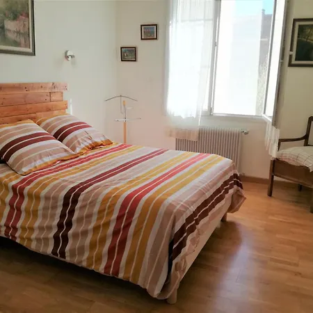 La Pause Sous Le Pin D'hotes Bed & Breakfast 3*