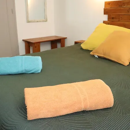La Pause Sous Le Pin D'hotes Bed & Breakfast 3*