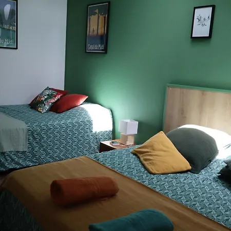 לינה וארוחת בוקר La Pause Sous Le Pin D'hotes קפסטן